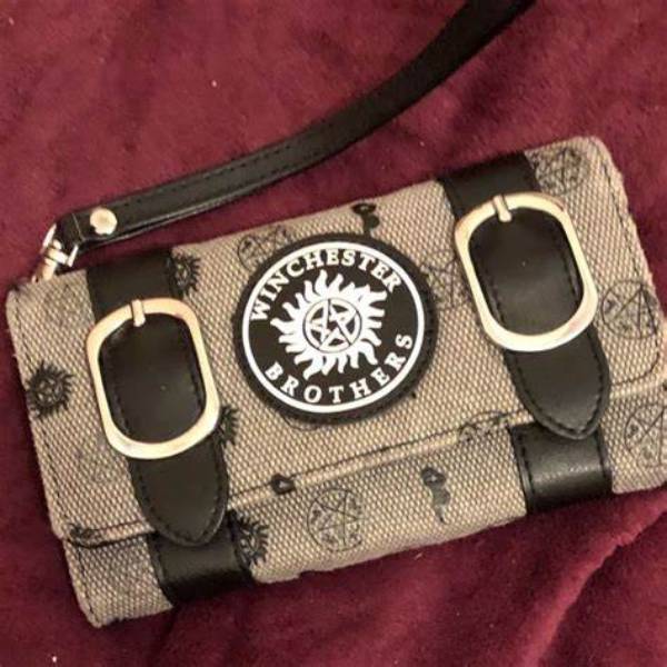 hot topic wallet